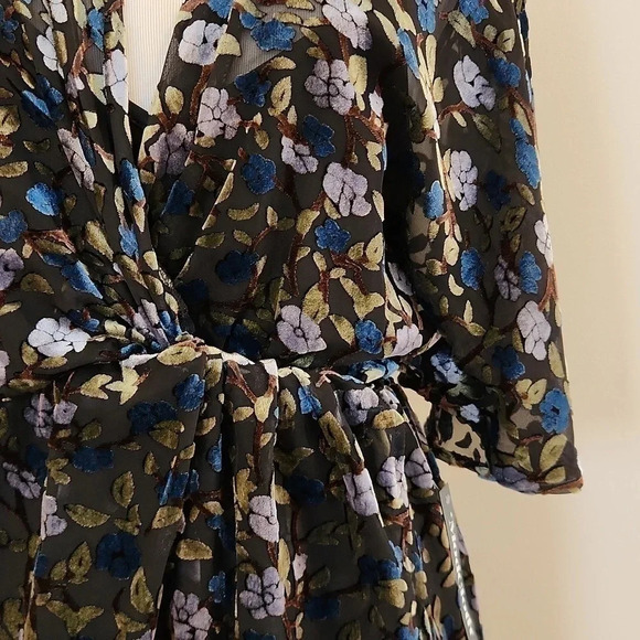 NWT || MODCLOTH || velvet floral dress,  black, size x small, flowy sleeves - Picture 3 of 9